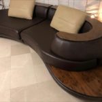 مبل تمام چرم برنگ قهوه ای سوخته.