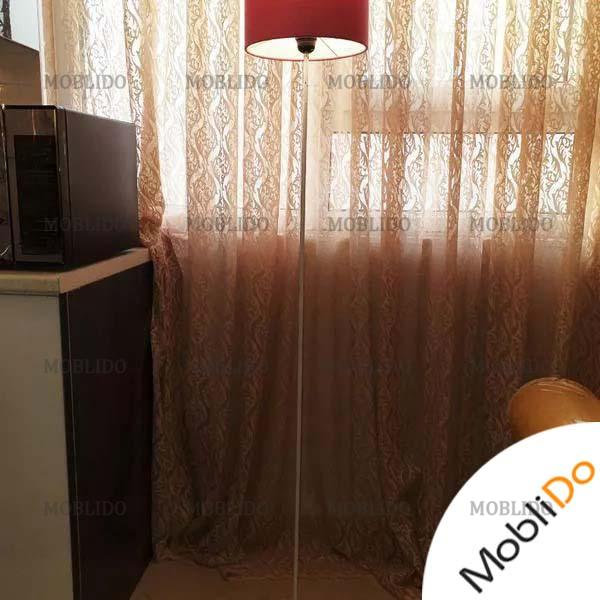آباژور ایستاده سالم