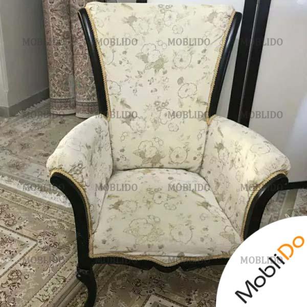 مبلمان هفت نفره با یک میز جلو مبلی با روکش