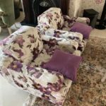 یک دست مبل راحتی ۷ نفره کاملا سالم به همراه میز