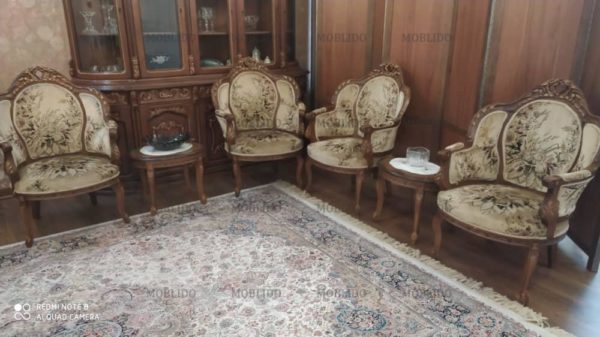 مبلمان کلاسیک قدیمی به همراه میز غذا خوری