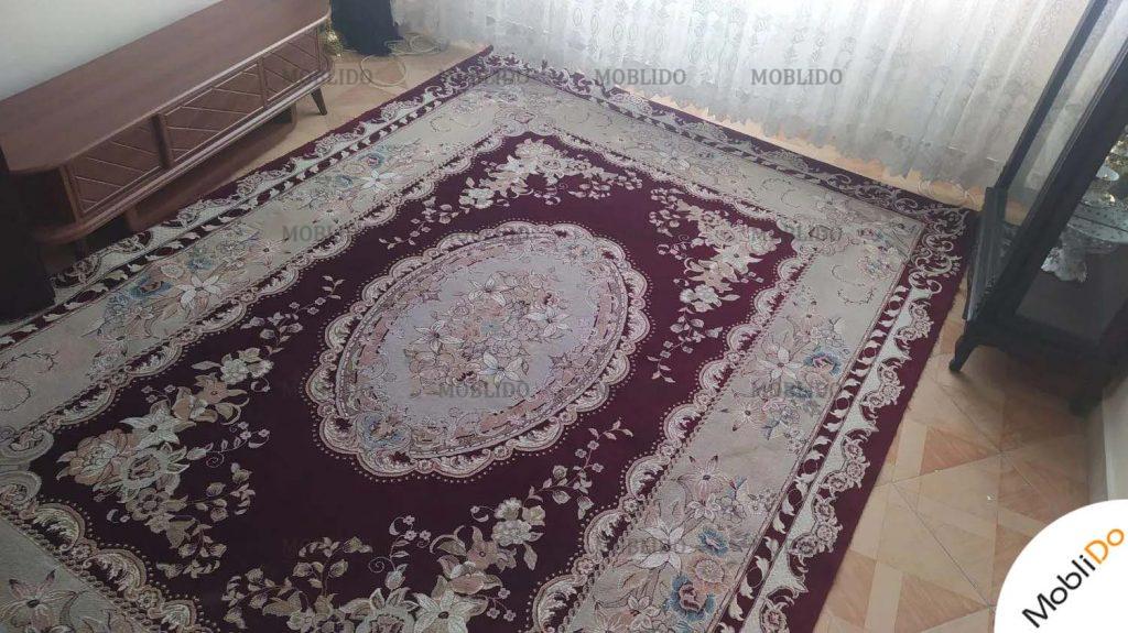 فرش زیبای زمینه زرشکی