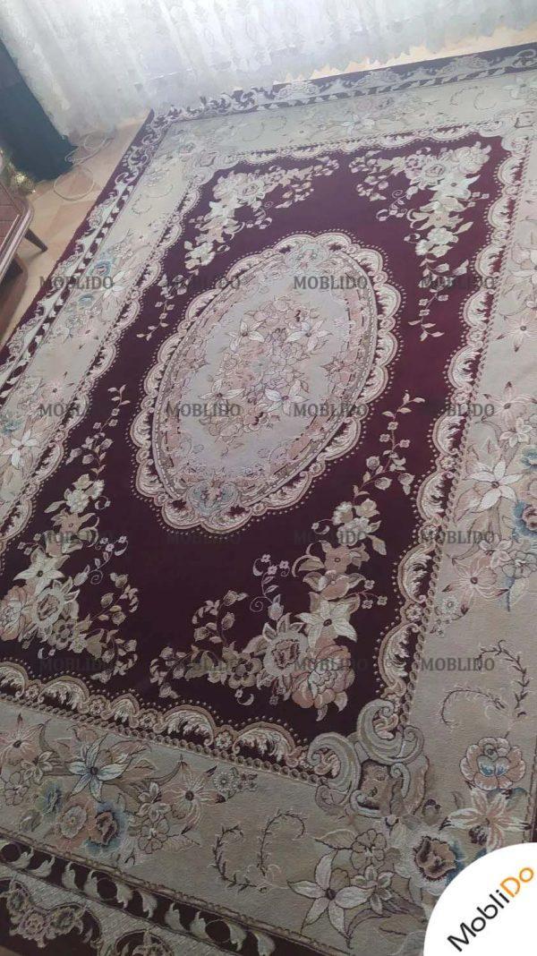 فرش زیبای زمینه زرشکی