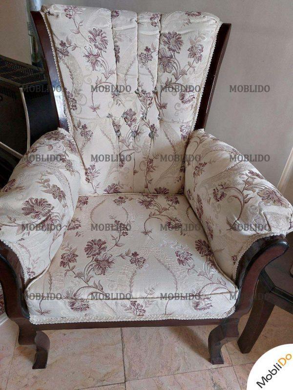 مبل کلاسیک همراه میز ناهار خوری سفید با طرح گل