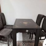 میز ناهار خوری با پارچه چرم