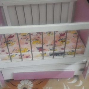 تخت خواب و سیسمونی بچه سالم