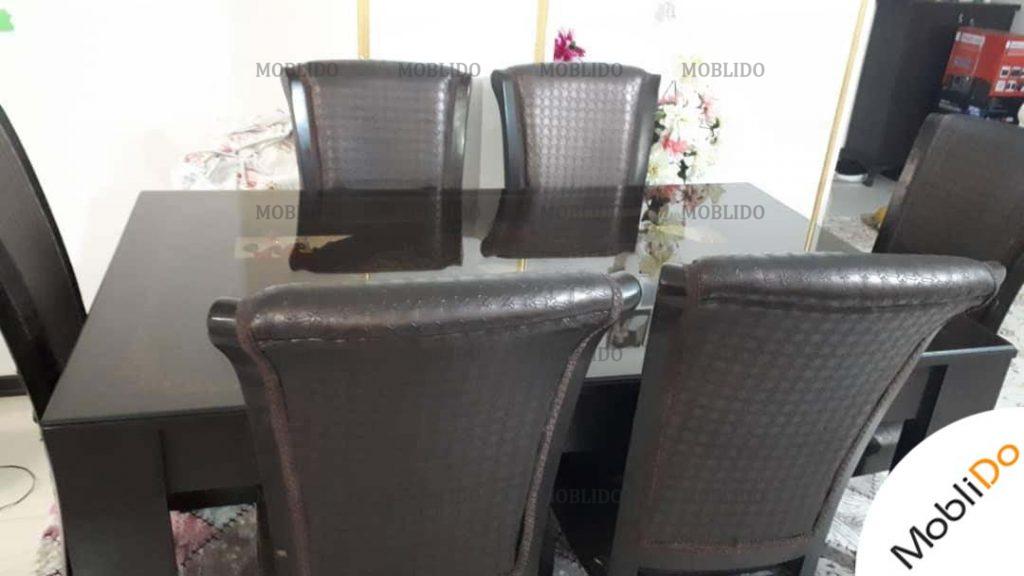 میز ناهار خوری با پارچه چرم