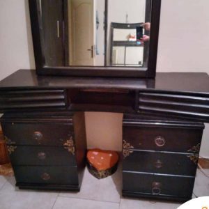 میز آرایش و ایینه مشکی سالم