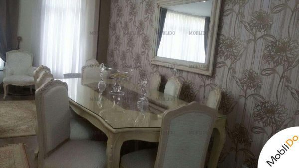 مبل  کلاسیک به همراه میز نهارخوری کرم رنگ