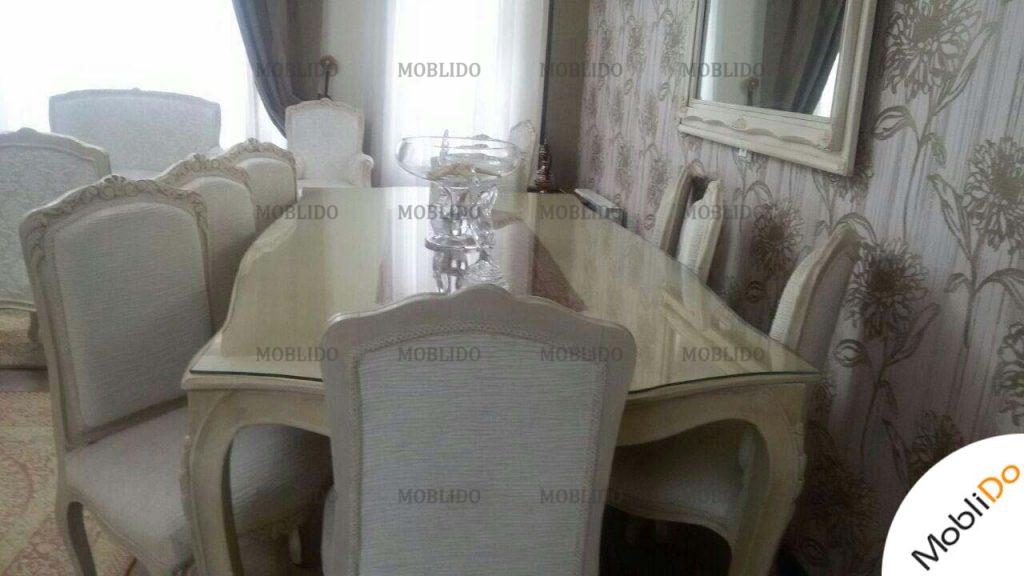 مبل  کلاسیک به همراه میز نهارخوری کرم رنگ