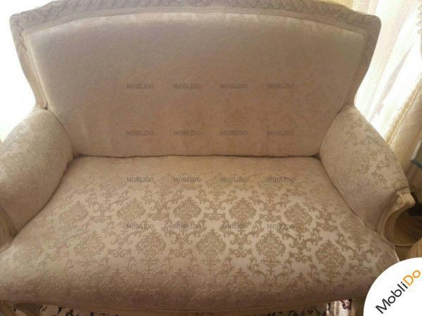 مبل  کلاسیک به همراه میز نهارخوری کرم رنگ