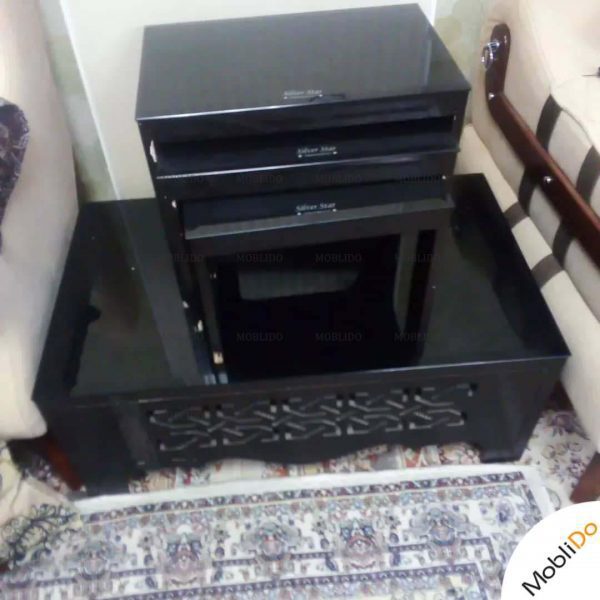 مبل راحتی همراه میز و گل میز