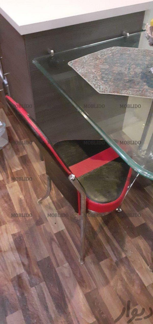 میز ناهارخوری شیشه ای و صندلی چرم