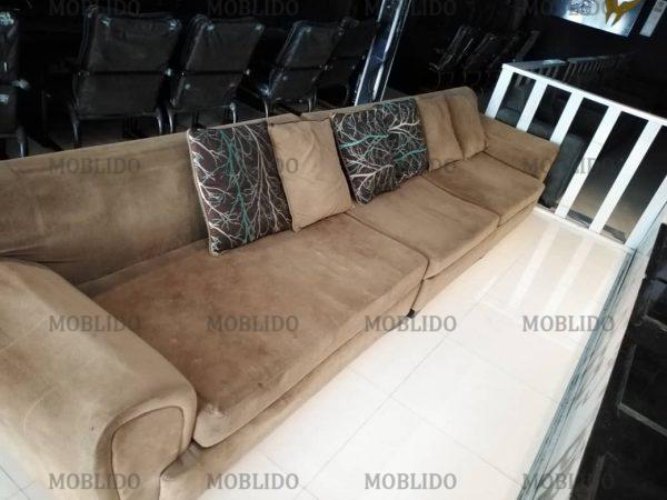 ۳ عدد مبل ۳ نفره و ۱ عدد ۵ نفره راحتی
