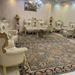 مبل کلاسیک کرم رنگ بسیار شیک