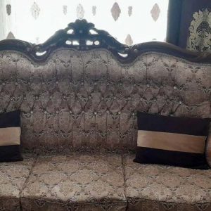 مبل کلاسیک سالم و بدون آُسیب