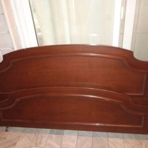 تختخواب دو نفره به همراه کنسول و پاتختی زیبا