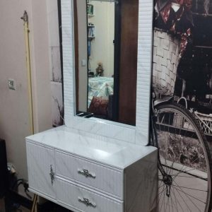 آینه و کنسول سفید زیبا و سالم