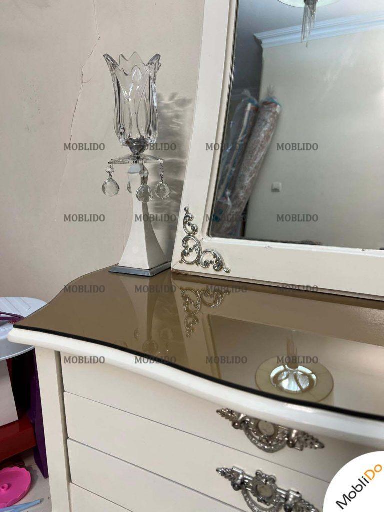 آینه و شمعدان و کنسول